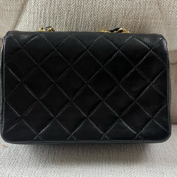 A mini vintage 1989 Chanel bag - Picture 1 of 9